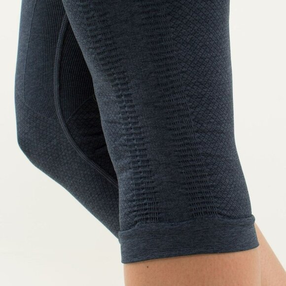 Lululemon In The Flow Crop II Heathered Inkwell, Size 12 - Picture 4 of 11